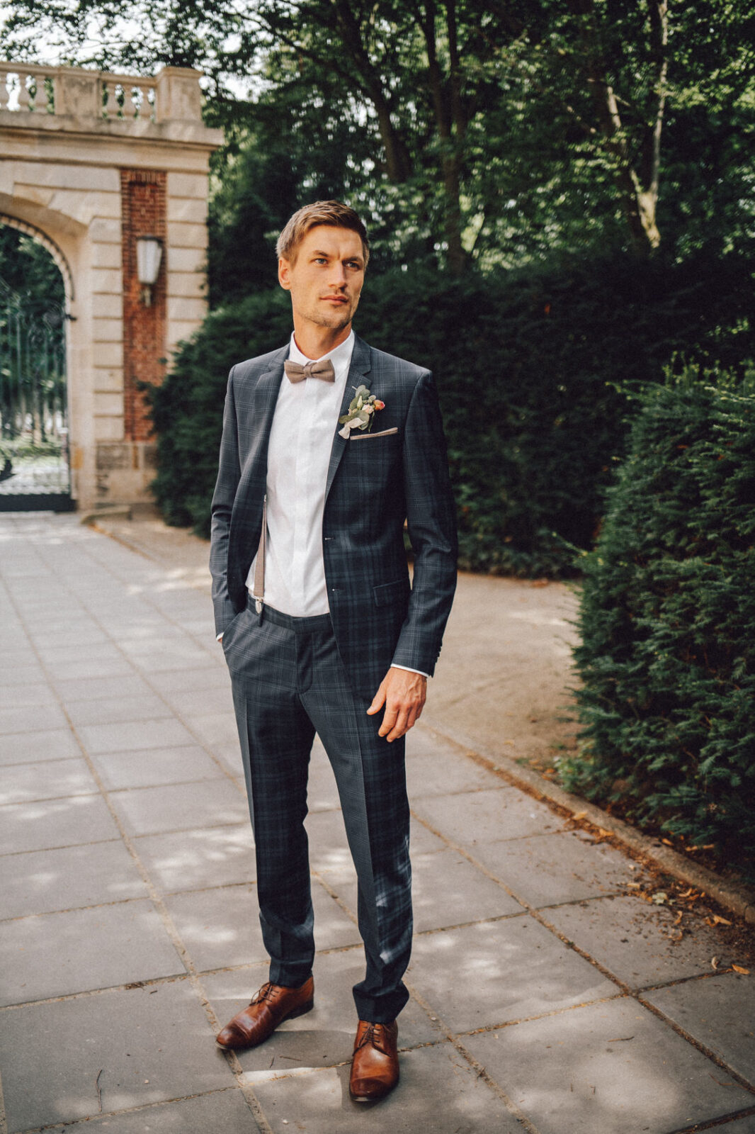 Hochzeitsfotograf Osnabrück Münster Bräutigam schaut nach rechts