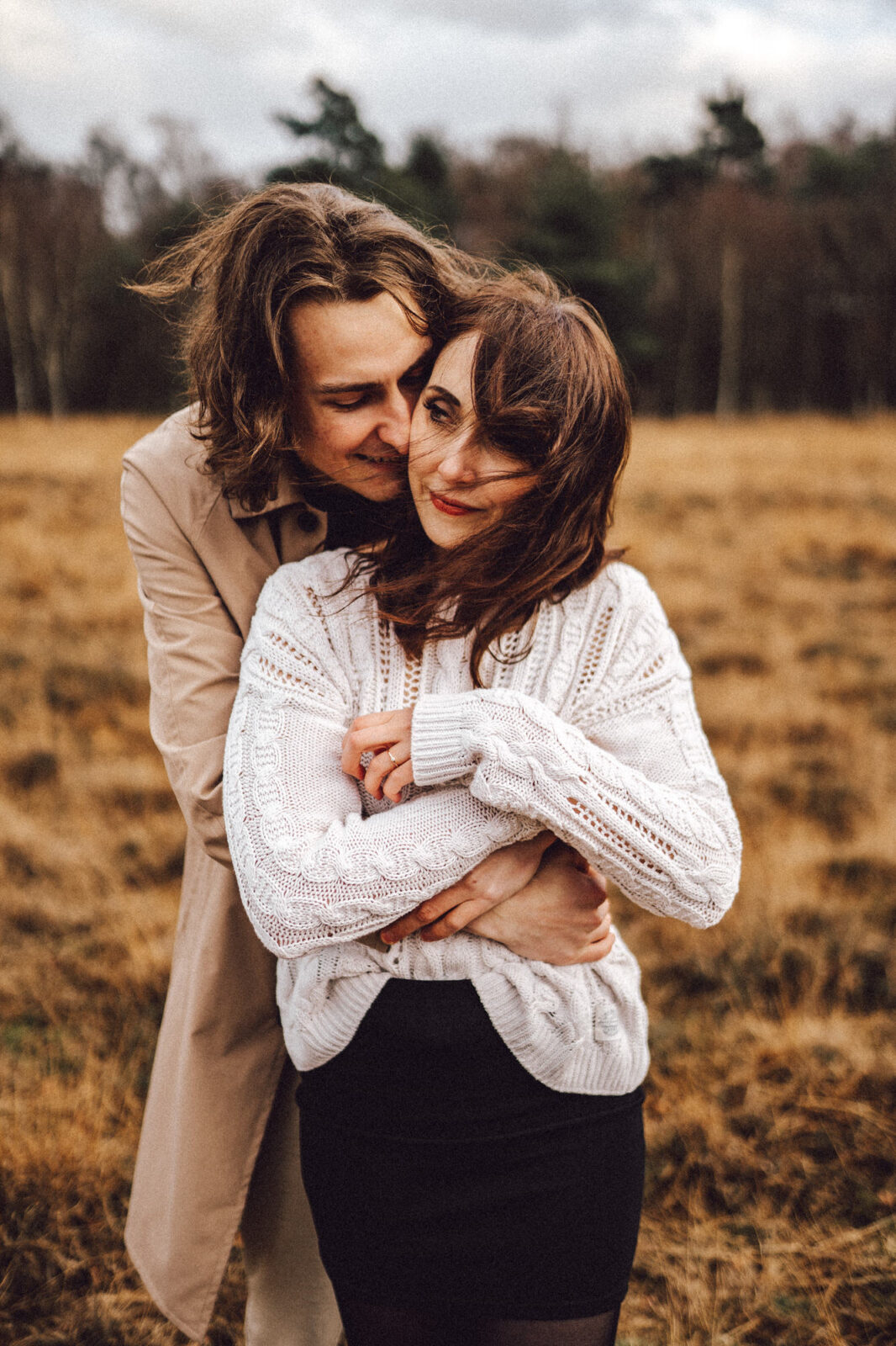 Hochzeitsfotograf Osnabrück Münster Paar schmust