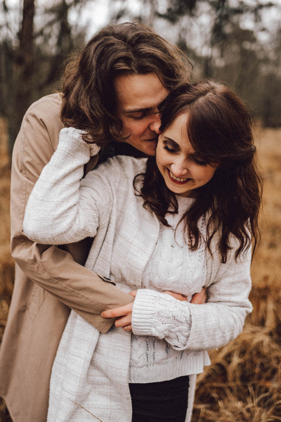 Hochzeitsfotograf Osnabrück Münster Paar kuschelt